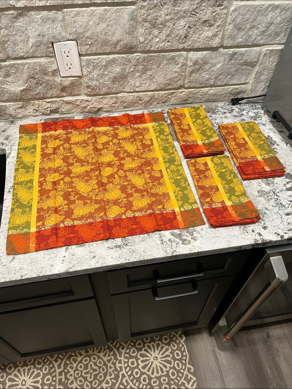 NEW Lot of 4 Pier 1 Fall Pumpkin Napkins